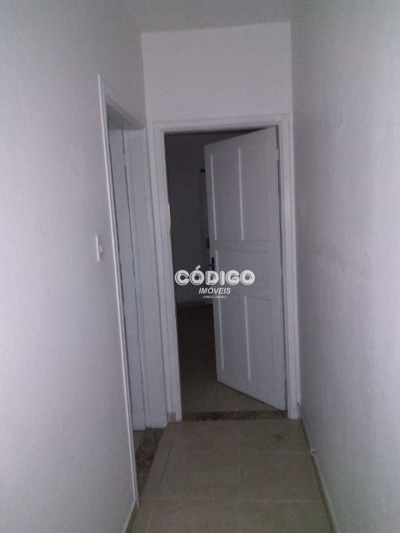 Casa para alugar com 2 quartos, 70m² - Foto 19