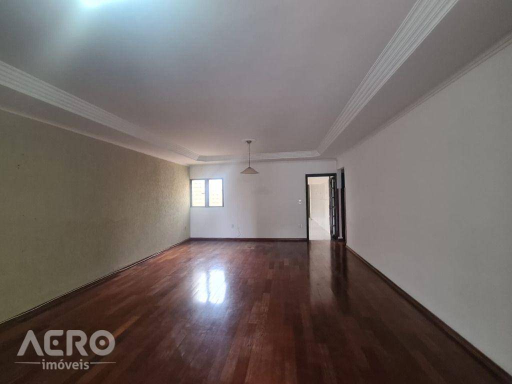 Casa à venda com 3 quartos, 223m² - Foto 4