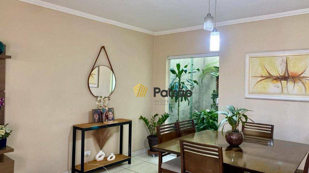 Sobrado, 3 quartos, 236 m² - Foto 1