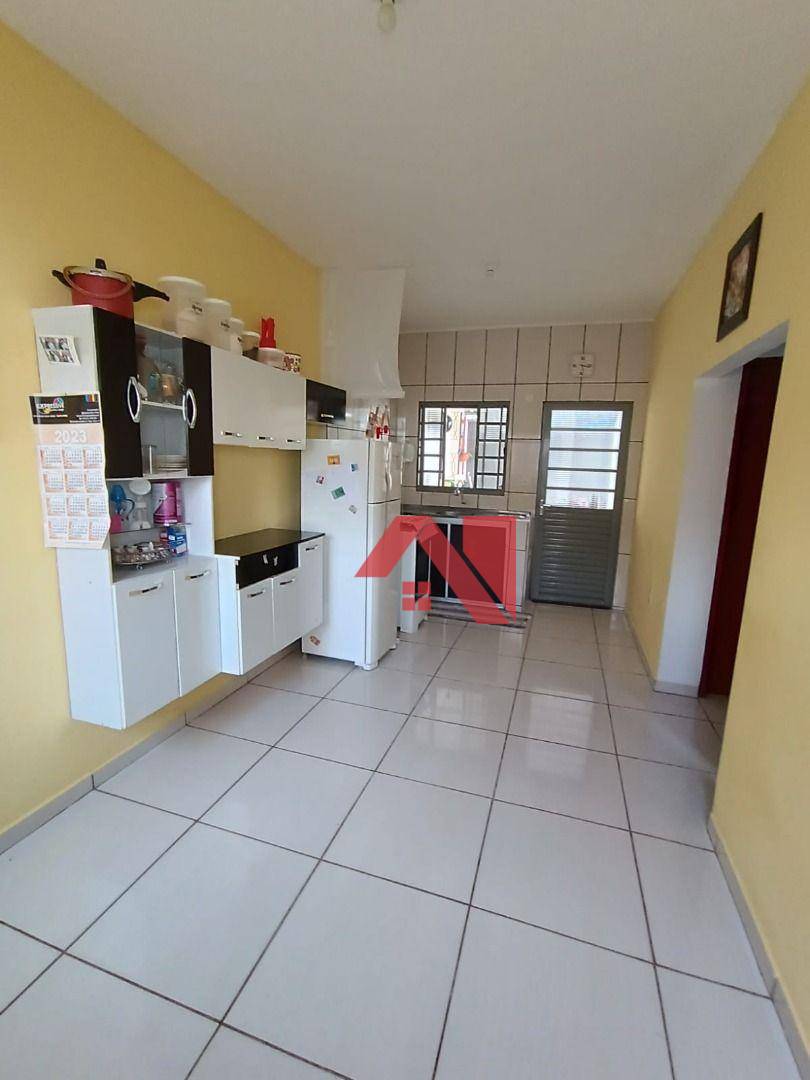 Casa à venda com 2 quartos, 50m² - Foto 4