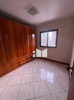 Apartamento para alugar com 3 quartos, 130m² - Foto 8