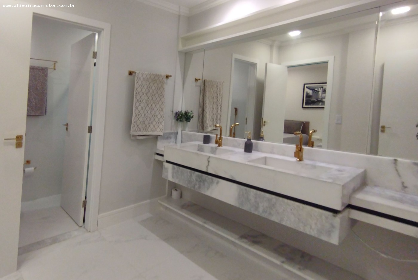 Casa à venda com 4 quartos, 337m² - Foto 17