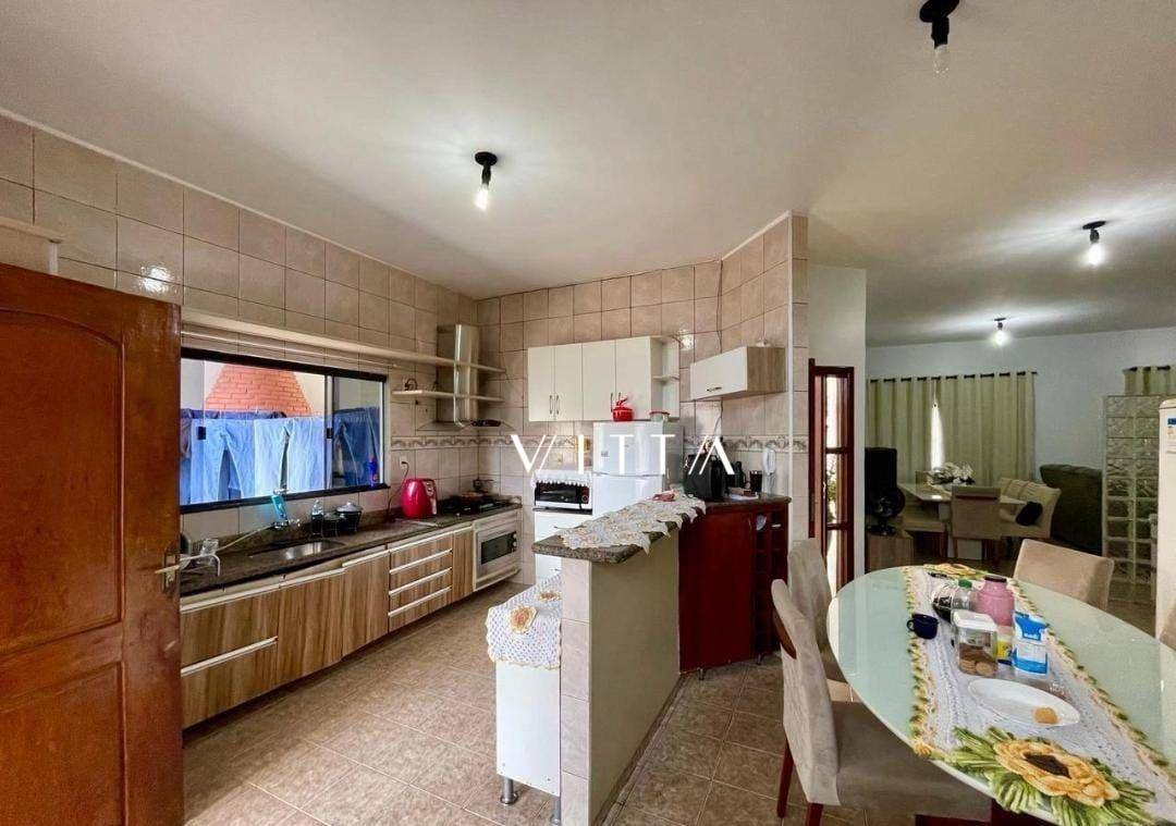 Casa, 4 quartos, 198 m² - Foto 2