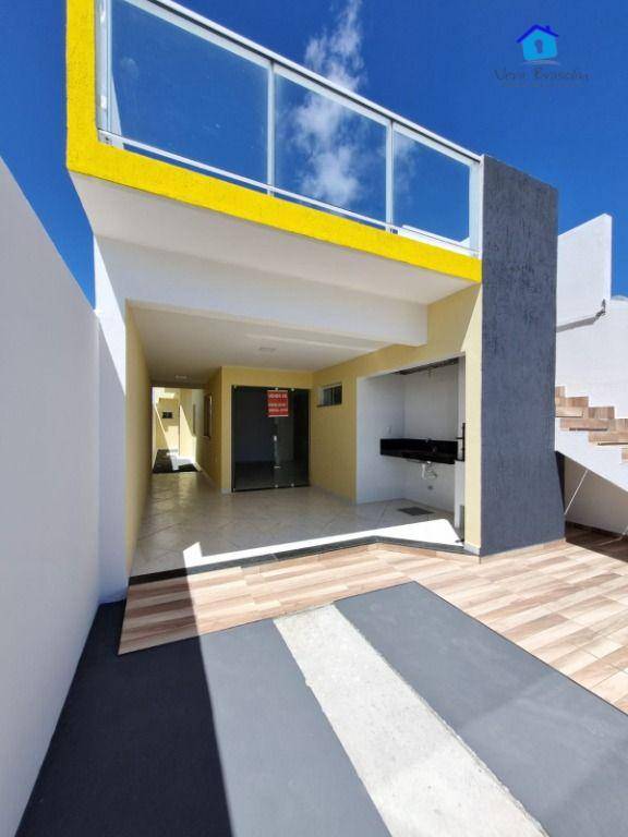 Casa à venda com 3 quartos, 108m² - Foto 1