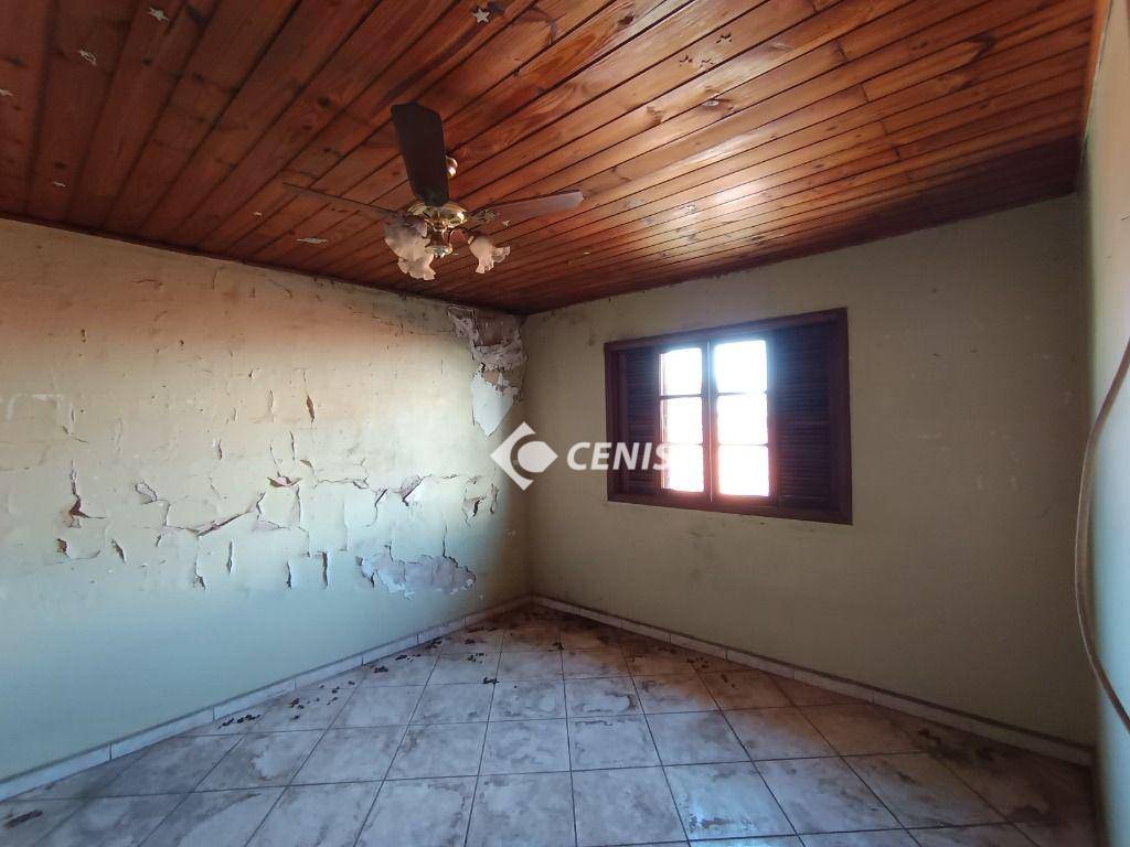 Casa à venda com 5 quartos, 210m² - Foto 25