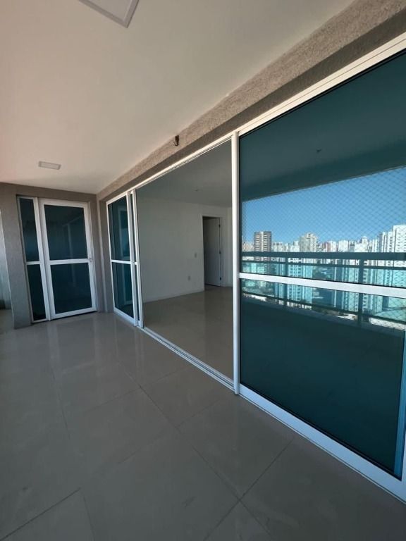 Apartamento à venda com 3 quartos, 111m² - Foto 4