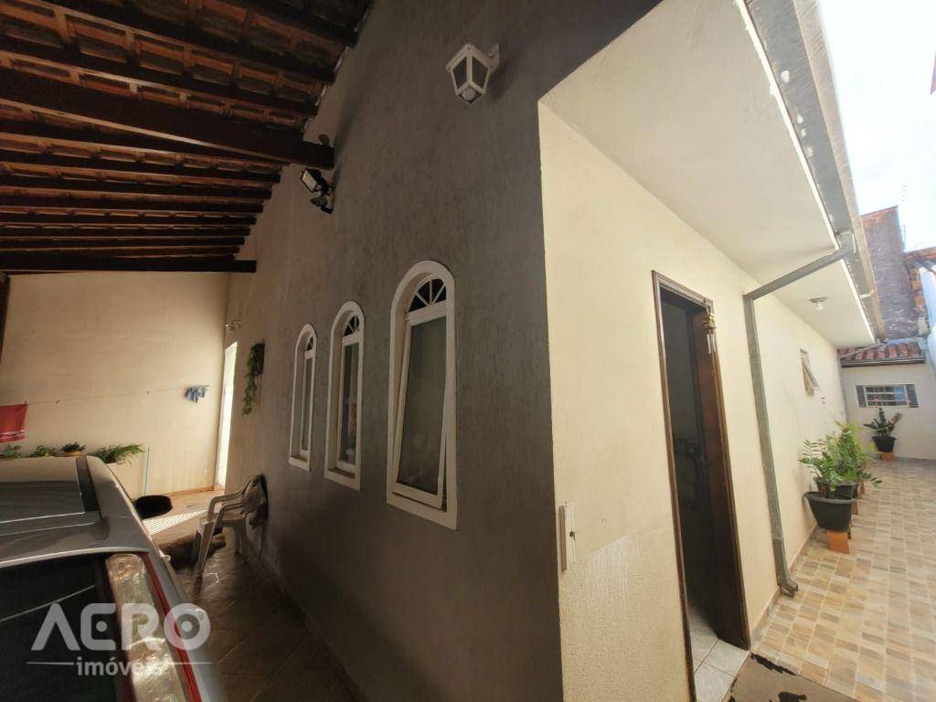 Casa à venda com 2 quartos, 156m² - Foto 1