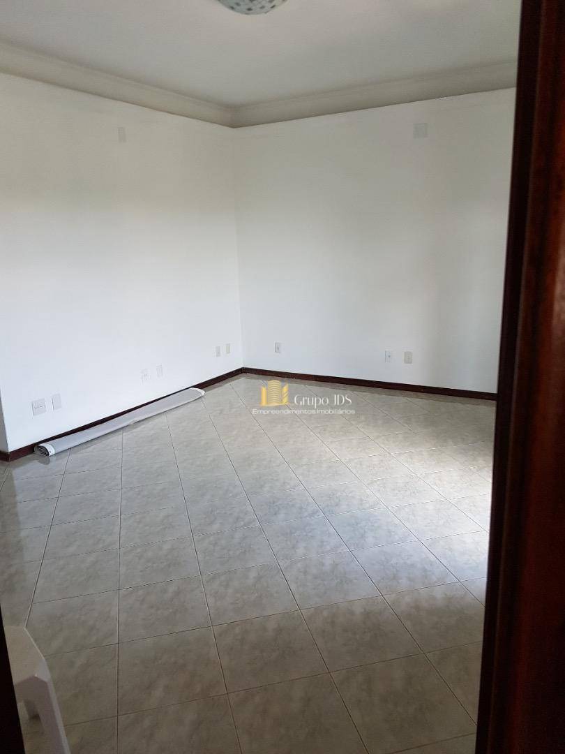 Casa à venda com 4 quartos, 380m² - Foto 12