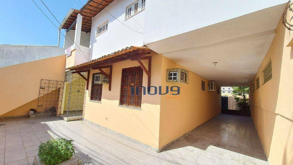 Casa à venda com 6 quartos, 400m² - Foto 1