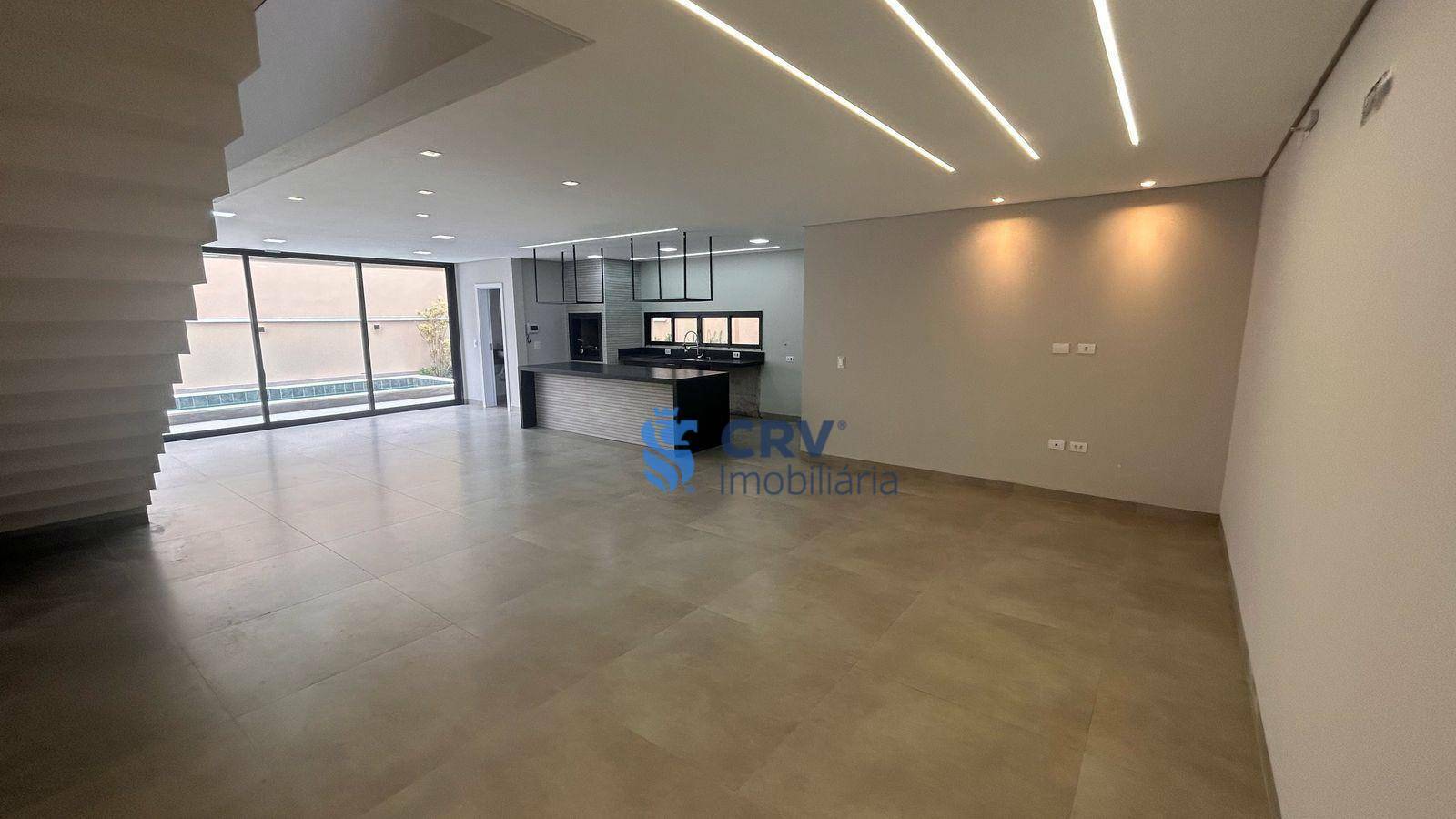 Sobrado à venda com 3 quartos, 226m² - Foto 1