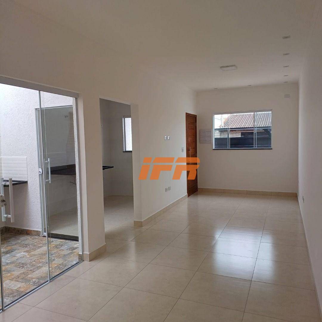 Casa à venda com 2 quartos, 70m² - Foto 2