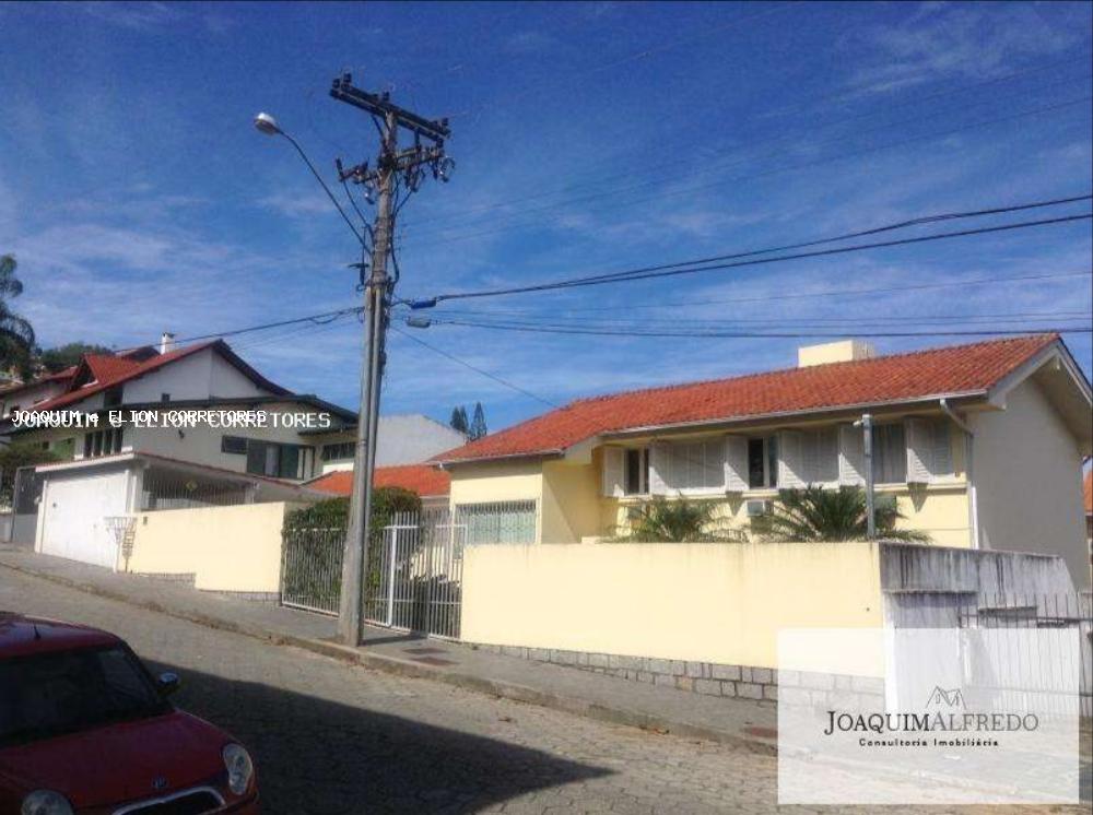 Casa à venda com 4 quartos, 300m² - Foto 1