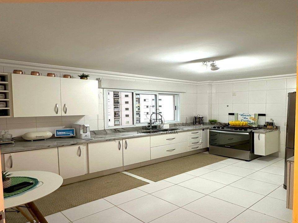 Apartamento à venda com 3 quartos, 140m² - Foto 7