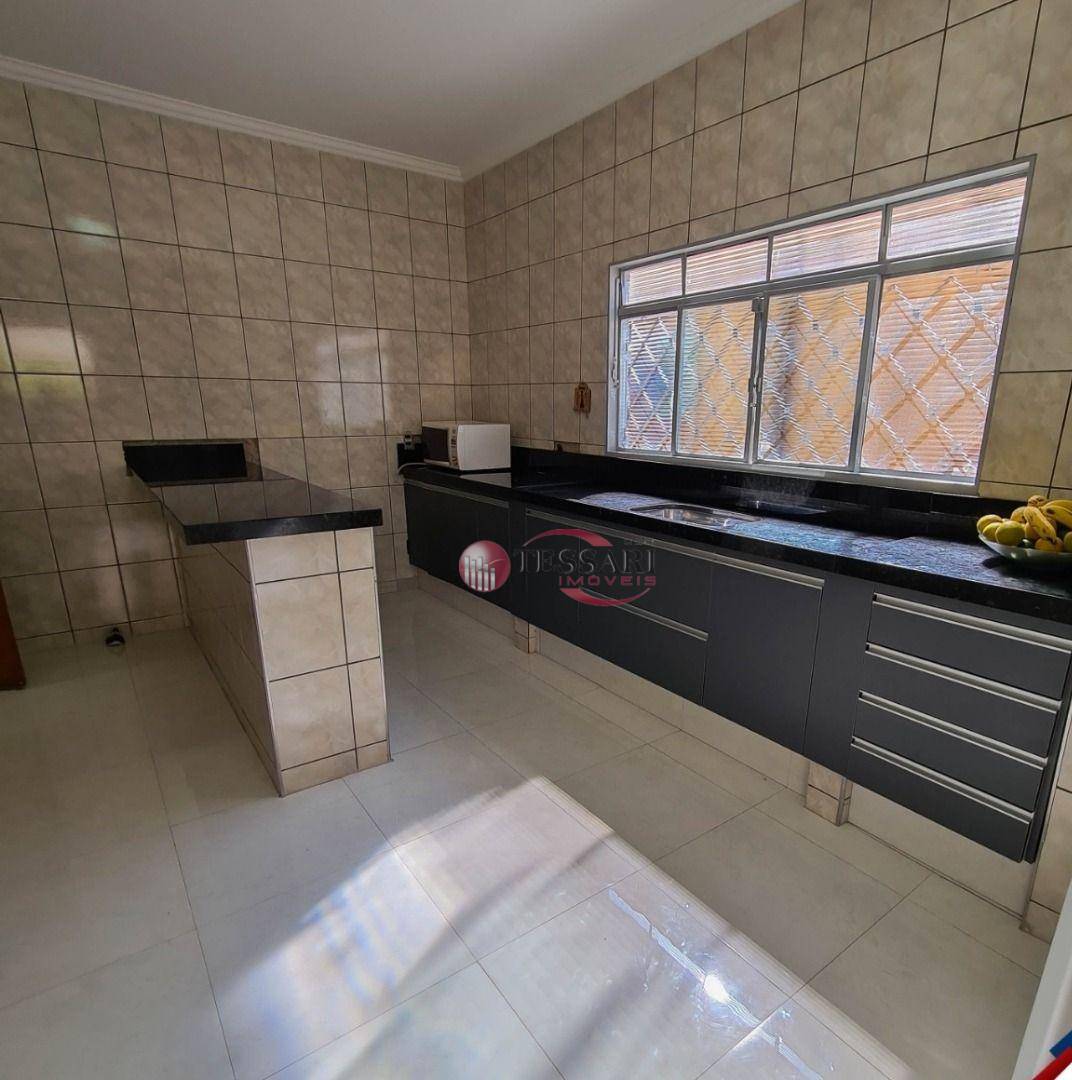 Casa à venda com 3 quartos, 200m² - Foto 8