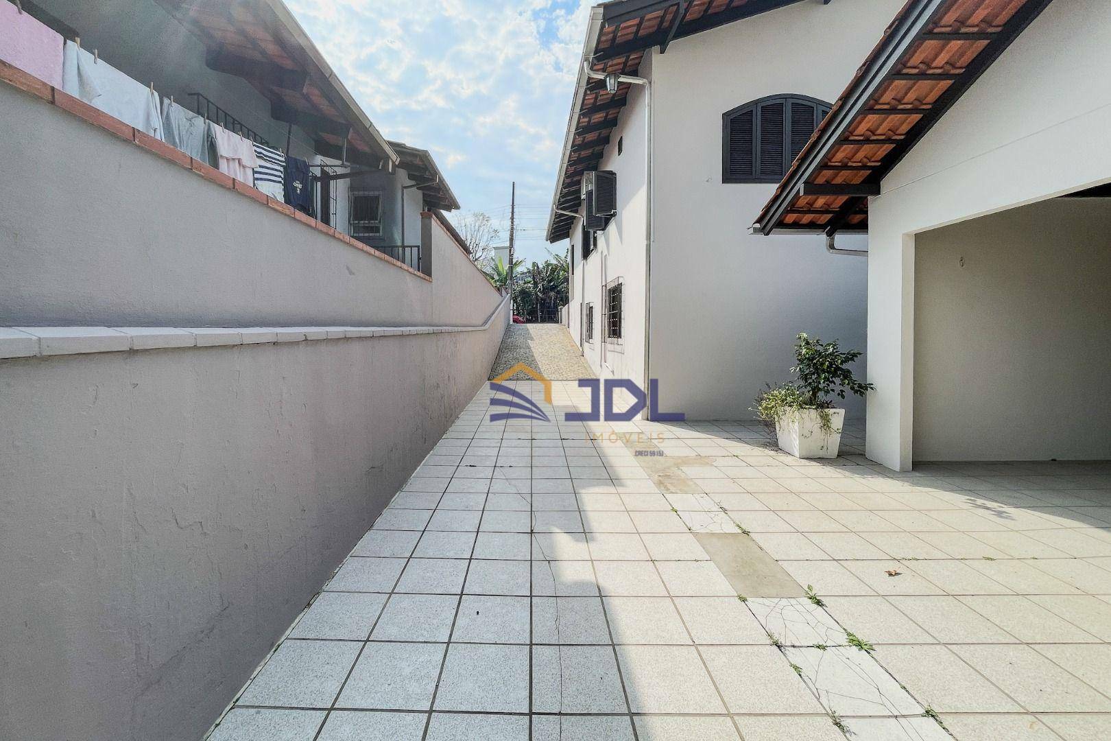 Casa à venda com 3 quartos, 167m² - Foto 4