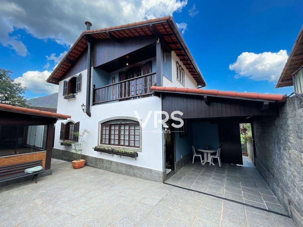 Casa à venda com 4 quartos, 255m² - Foto 1