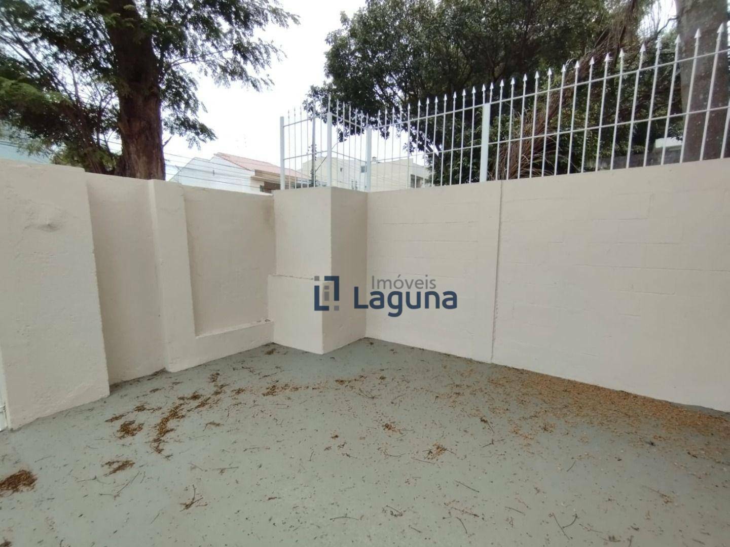 Casa para alugar com 2 quartos, 200m² - Foto 20