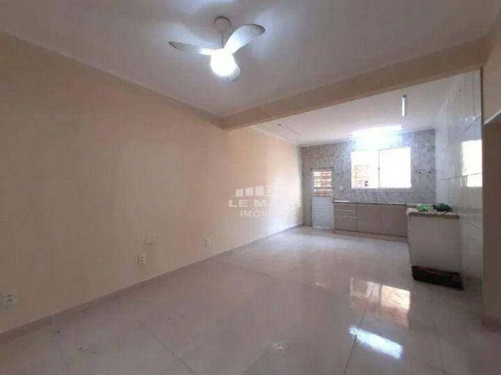 Casa para alugar com 2 quartos, 90m² - Foto 3