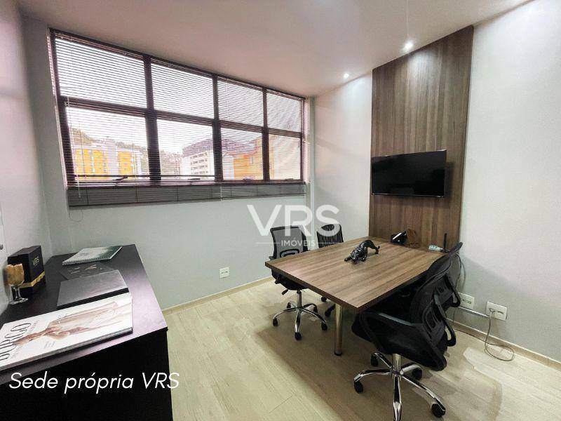 Casa à venda com 5 quartos, 220m² - Foto 87