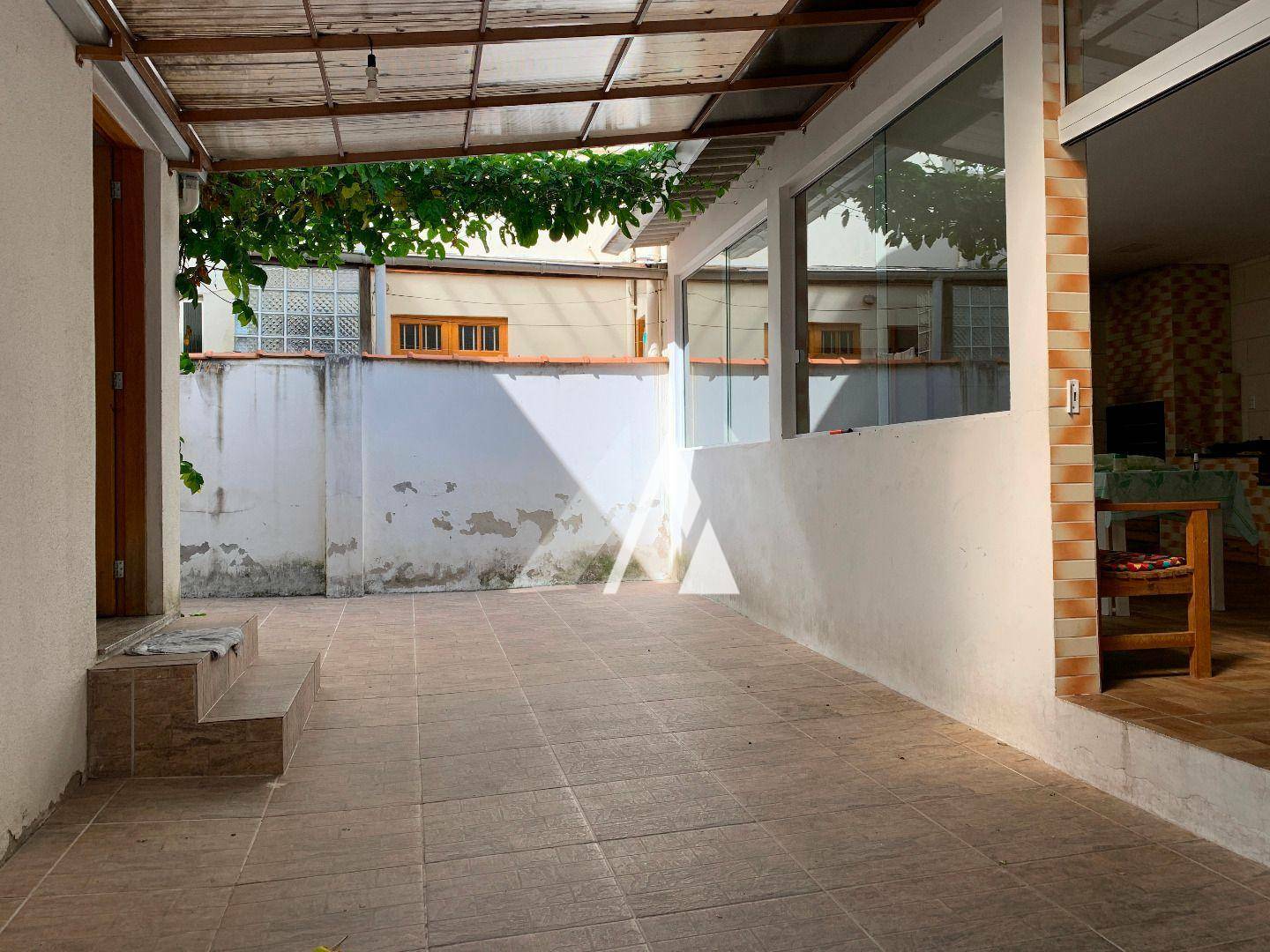 Casa à venda com 4 quartos, 200m² - Foto 9