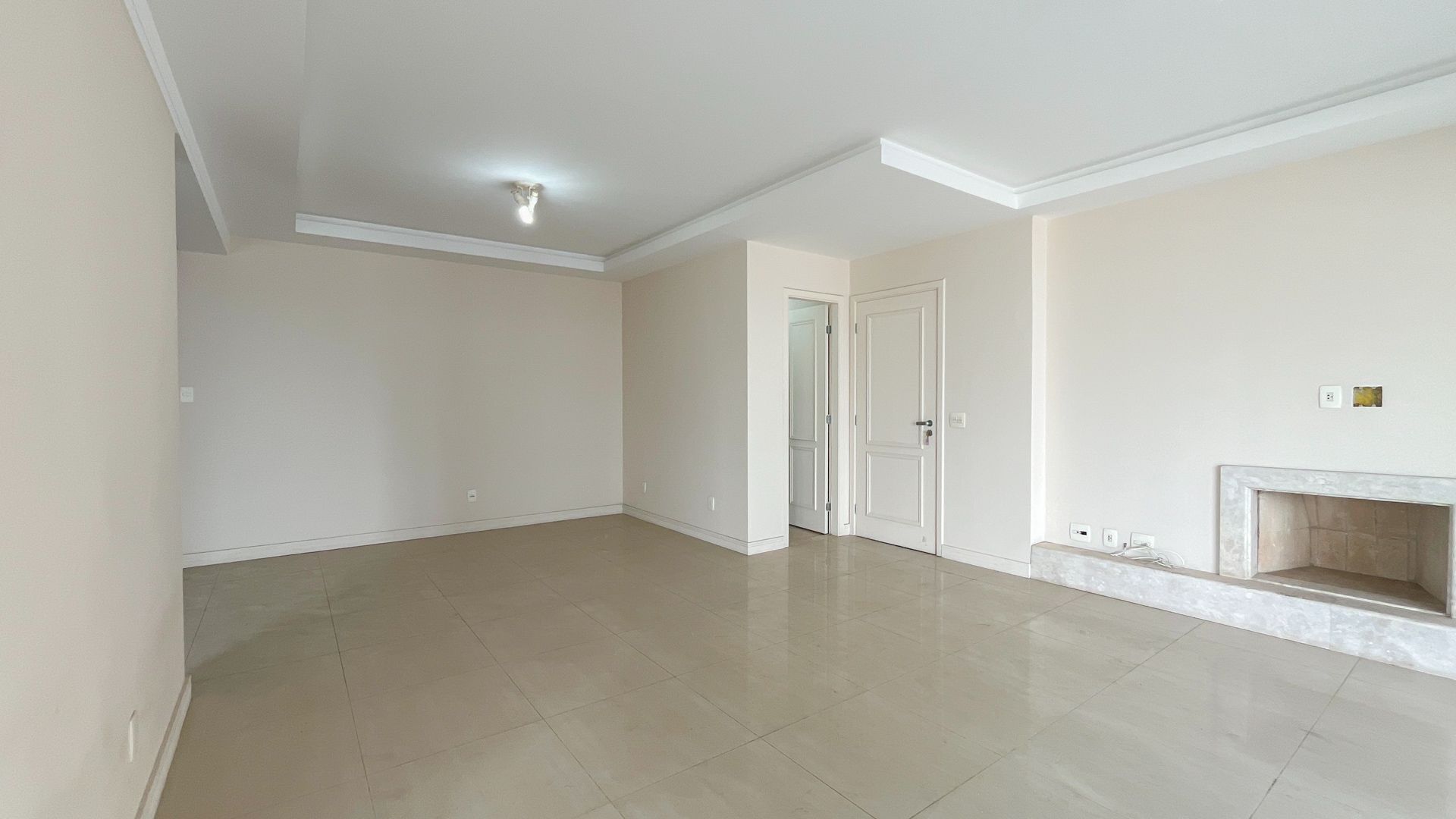 Apartamento à venda com 3 quartos, 151m² - Foto 2