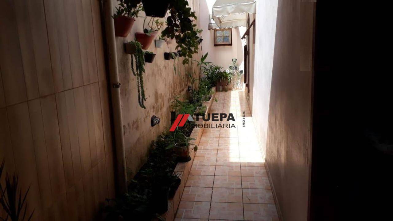 Sobrado à venda com 3 quartos, 184m² - Foto 1