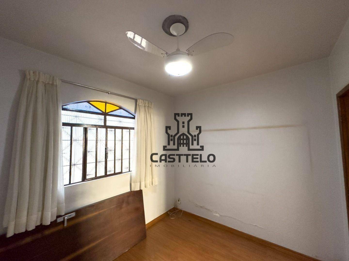 Casa à venda com 4 quartos, 220m² - Foto 15