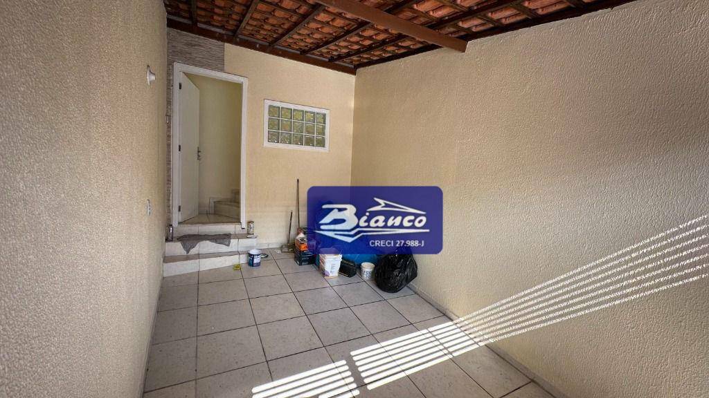 Casa à venda com 2 quartos, 70m² - Foto 2