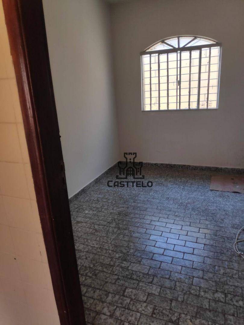 Casa à venda com 3 quartos, 75m² - Foto 8