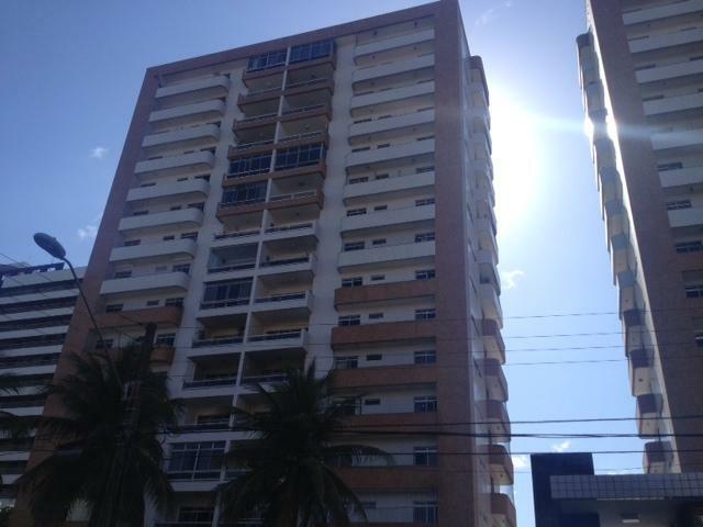 Apartamento à venda com 3 quartos, 210m² - Foto 1