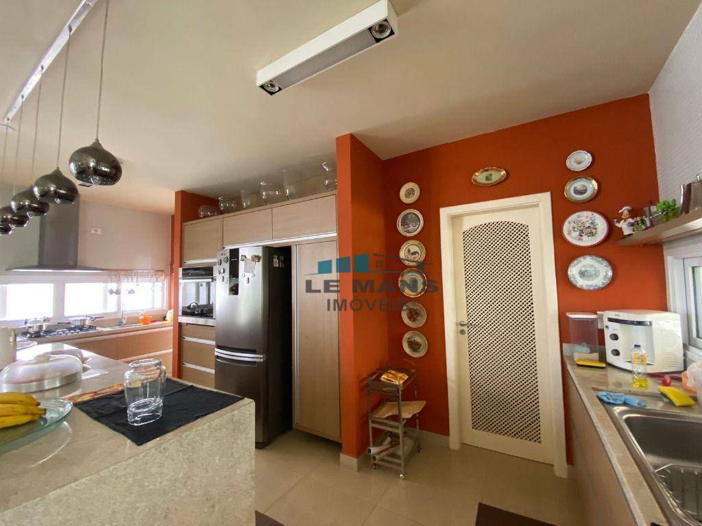 Casa à venda com 3 quartos, 300m² - Foto 2