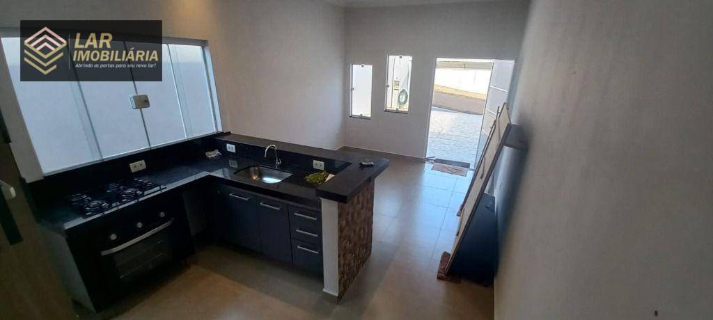 Casa à venda com 3 quartos, 69m² - Foto 1