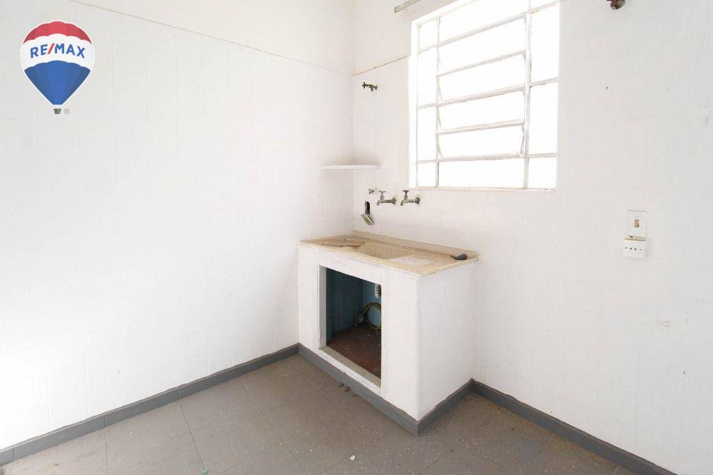 Casa para alugar com 4 quartos, 150m² - Foto 14