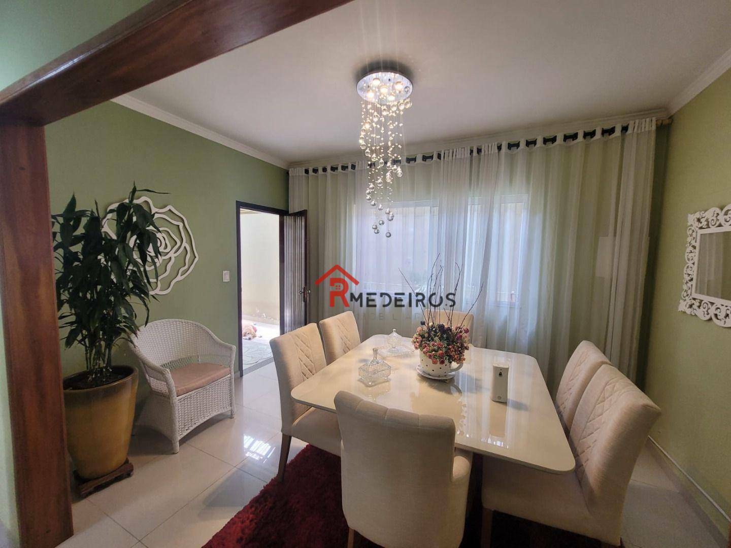 Casa à venda com 3 quartos, 300m² - Foto 4