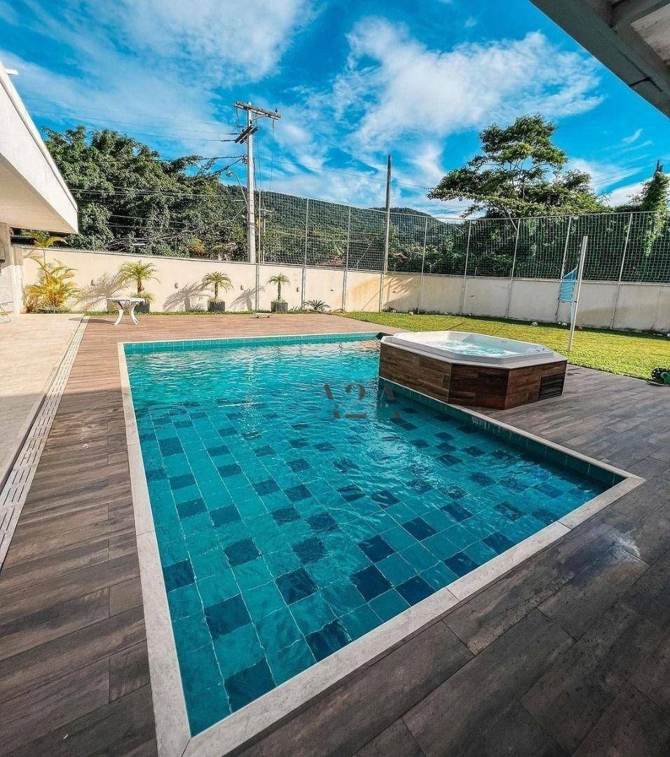 Casa de Condomínio à venda com 4 quartos, 272m² - Foto 4