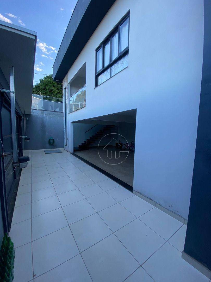 Casa à venda com 3 quartos, 204m² - Foto 5