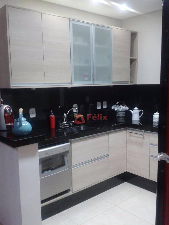 Sobrado à venda com 3 quartos, 256m² - Foto 1