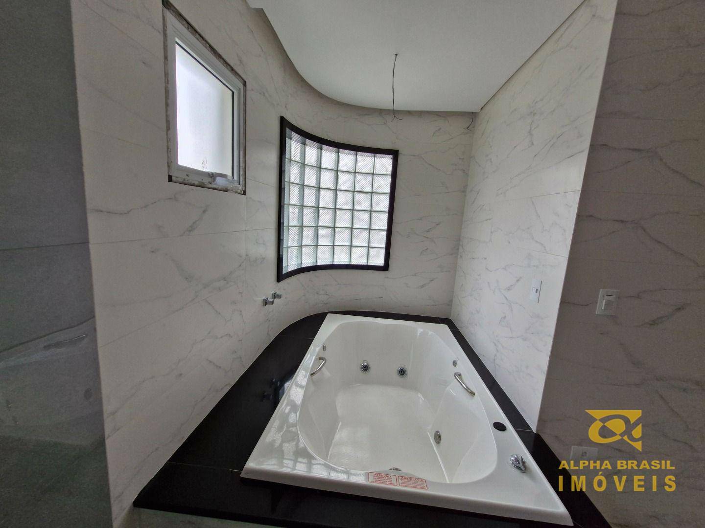 Casa à venda com 4 quartos, 371m² - Foto 18