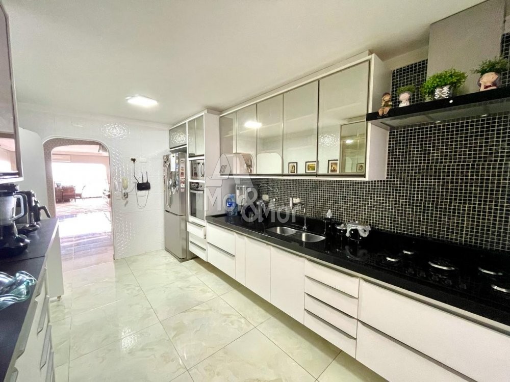 Apartamento à venda com 3 quartos, 180m² - Foto 12