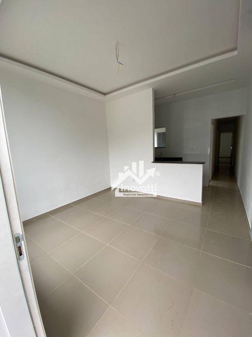 Casa à venda com 2 quartos, 64m² - Foto 4