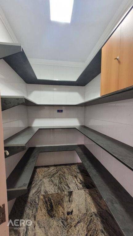 Casa de Condomínio à venda com 4 quartos, 400m² - Foto 35