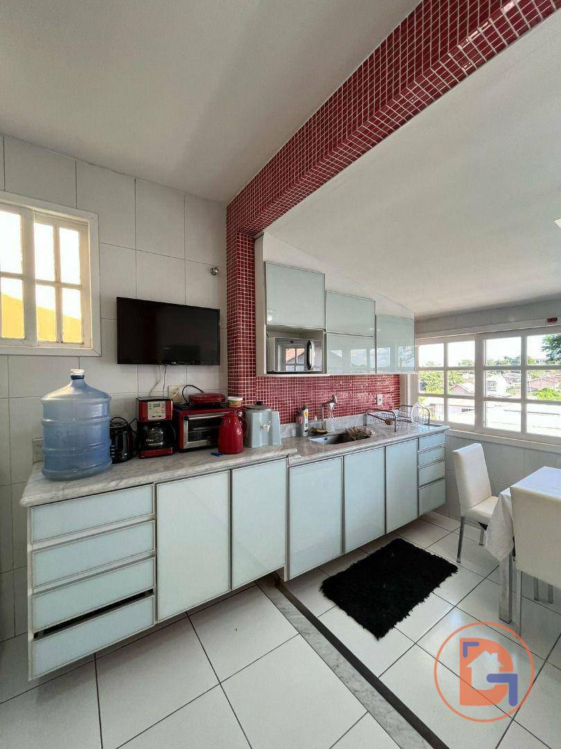 Casa à venda e aluguel com 6 quartos, 216m² - Foto 5