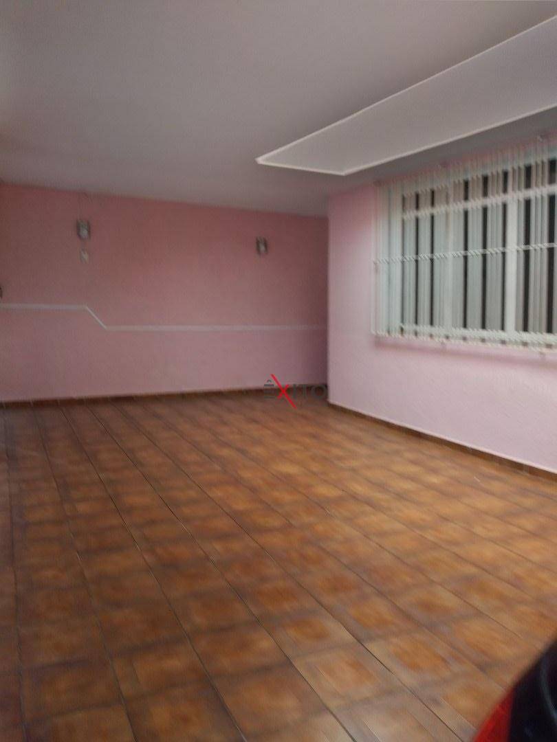 Casa para alugar com 3 quartos, 500m² - Foto 2