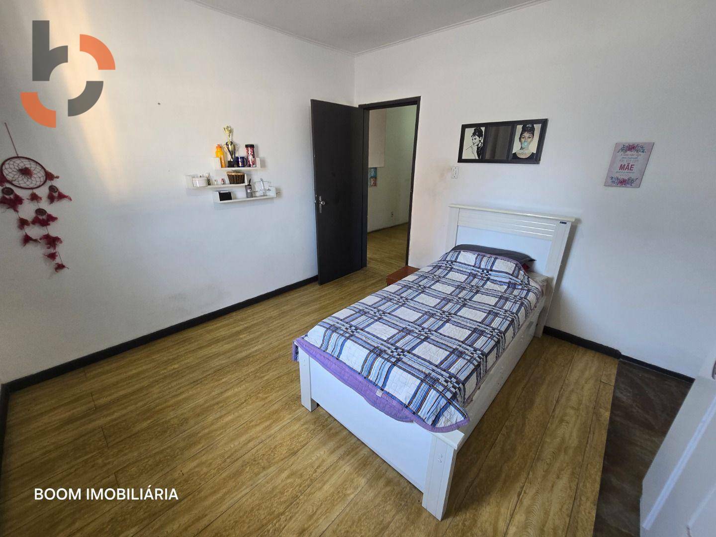 Casa à venda com 4 quartos, 297m² - Foto 4