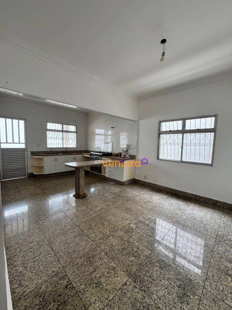 Casa à venda e aluguel com 3 quartos, 215m² - Foto 24