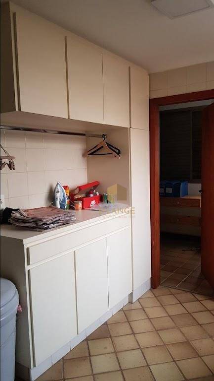 Apartamento à venda com 3 quartos, 170m² - Foto 16