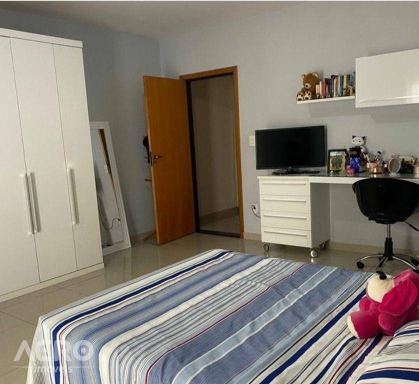 Casa à venda com 3 quartos, 216m² - Foto 4