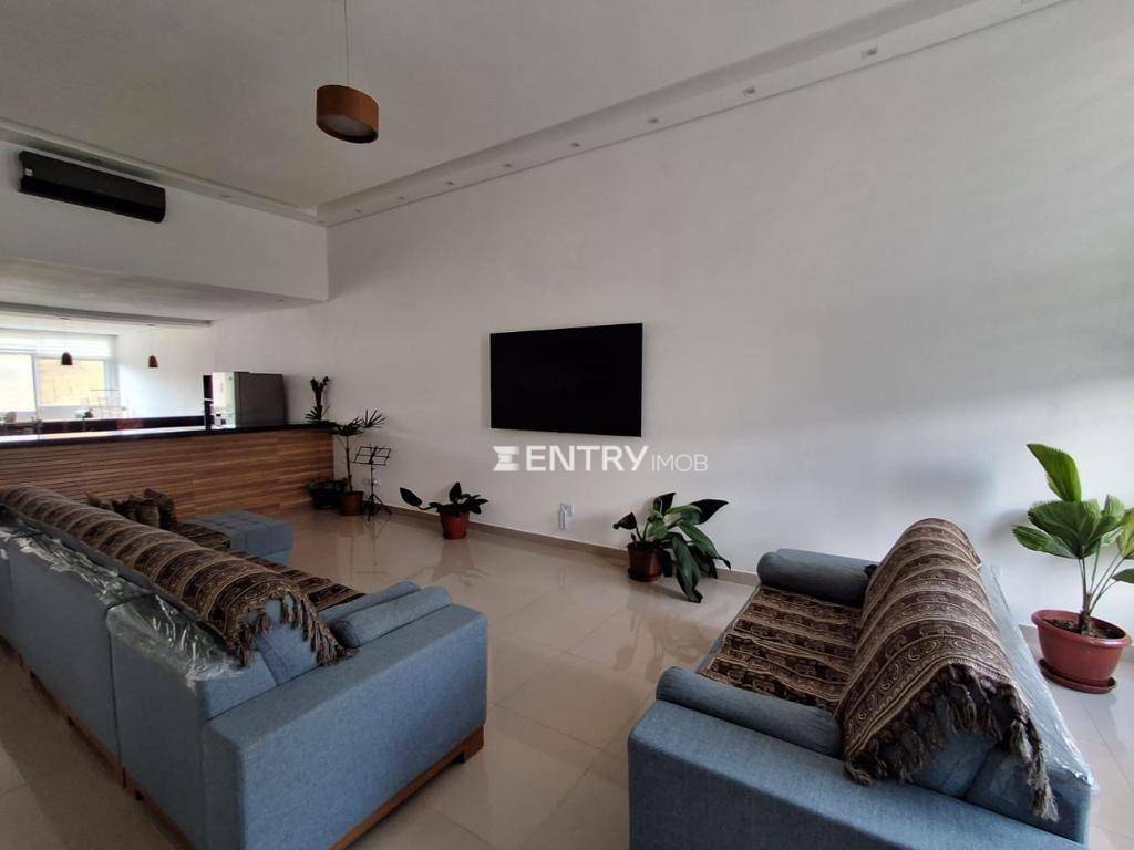 Casa à venda com 2 quartos, 267m² - Foto 2