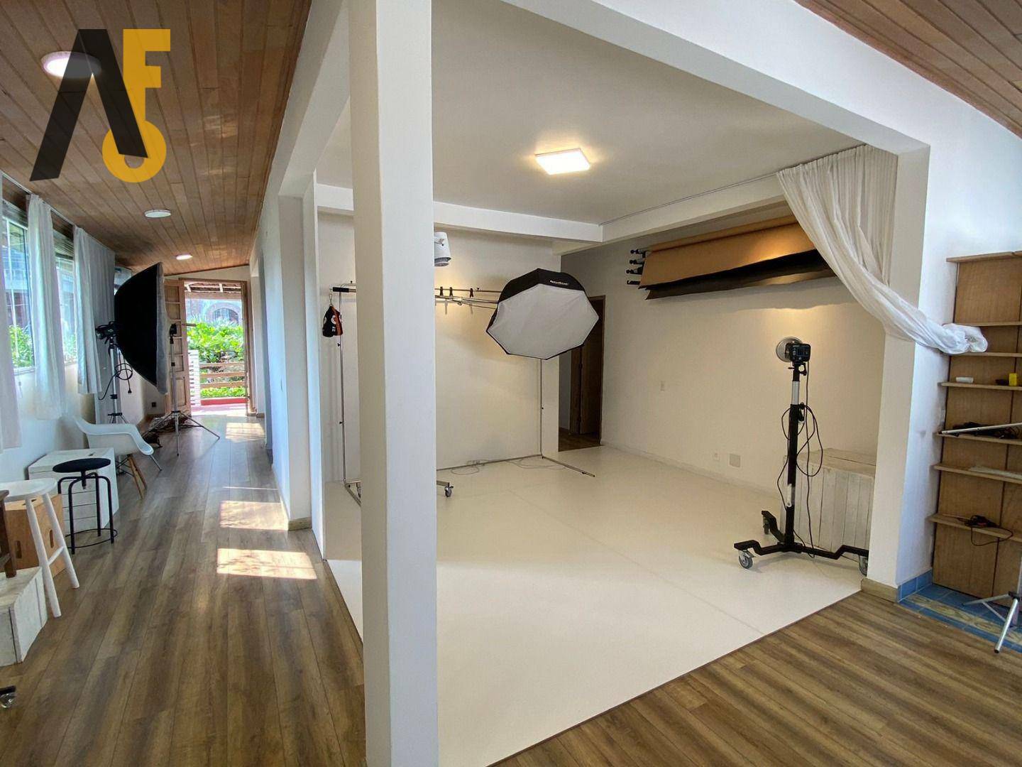 Casa à venda com 4 quartos, 318m² - Foto 15