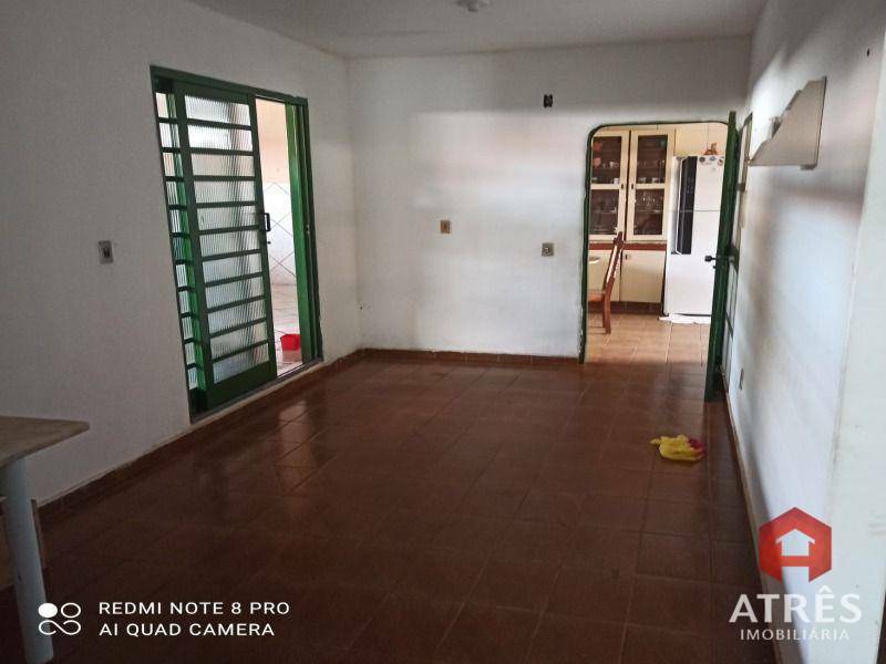 Casa à venda com 3 quartos, 260m² - Foto 2